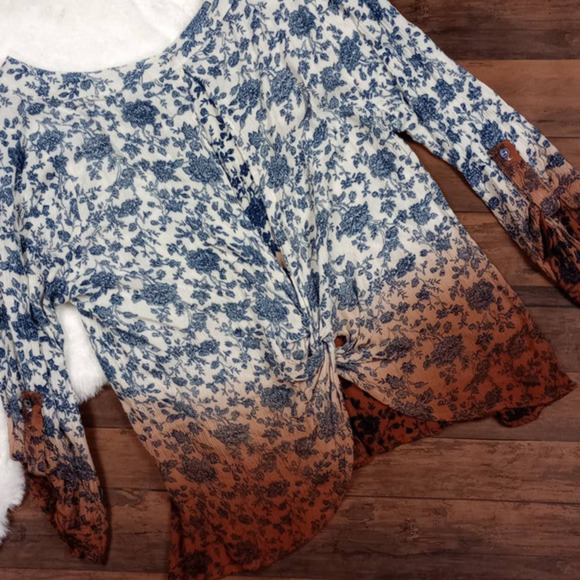 BUCKLE Gimmicks by BKE Floral Ombre Button Down Top Medium - Picture 7 of 7
